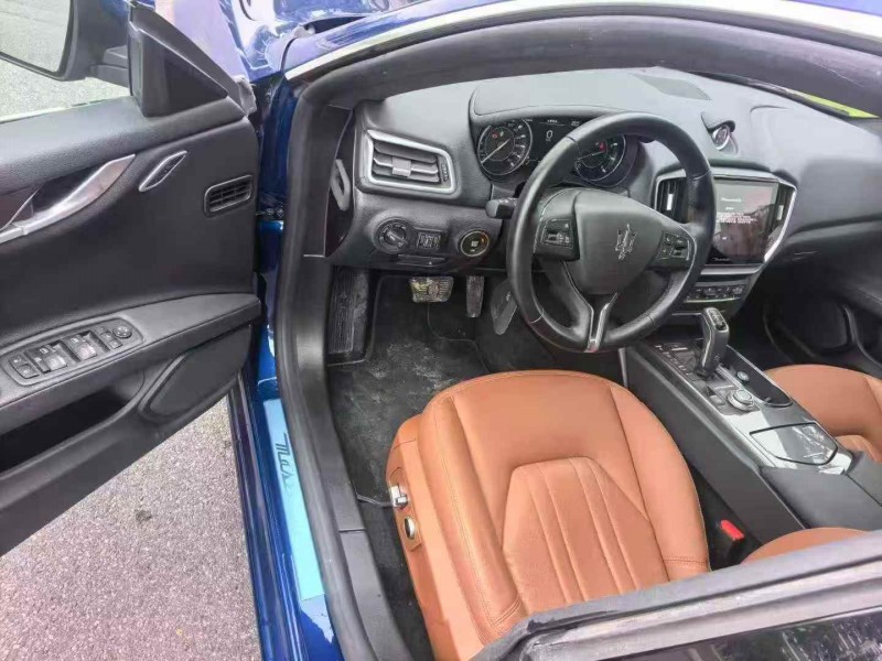 武汉23年玛莎拉蒂Ghibli5