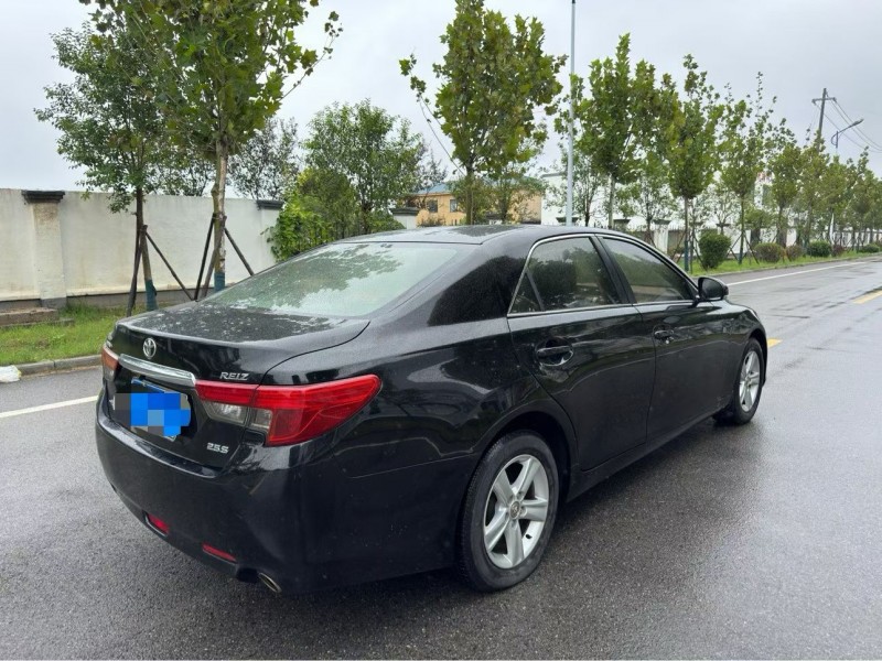 盐城14年丰田锐志3