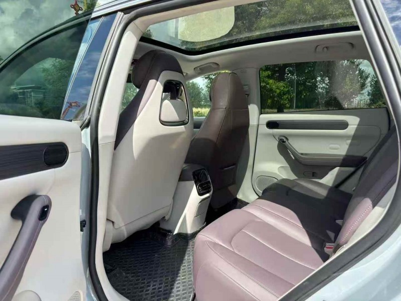 苏州24年零跑汽车C114