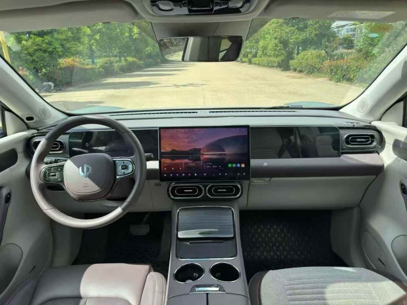 苏州24年零跑汽车C117