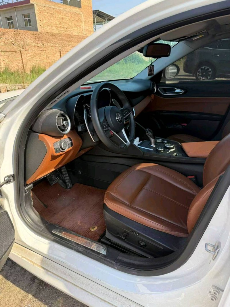 西安19年阿尔法·罗密欧Giulia3