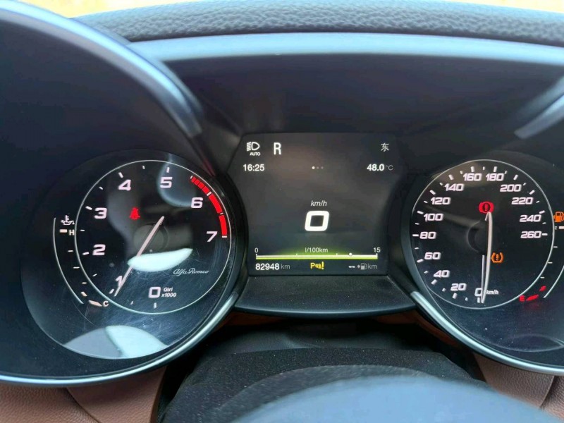 西安19年阿尔法·罗密欧Giulia4