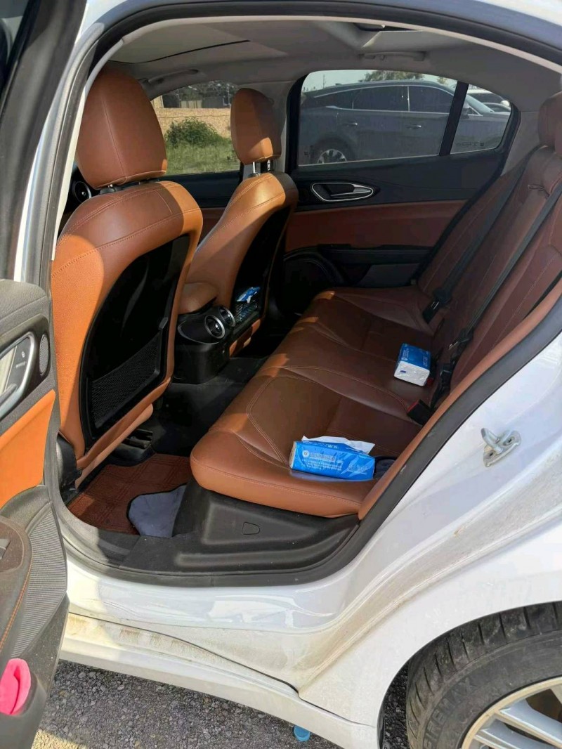 西安19年阿尔法·罗密欧Giulia5