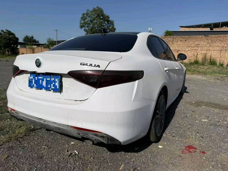 西安19年阿尔法·罗密欧Giulia6