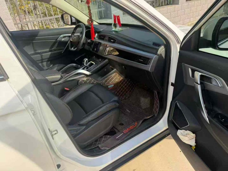 平顶山21年吉利博越5