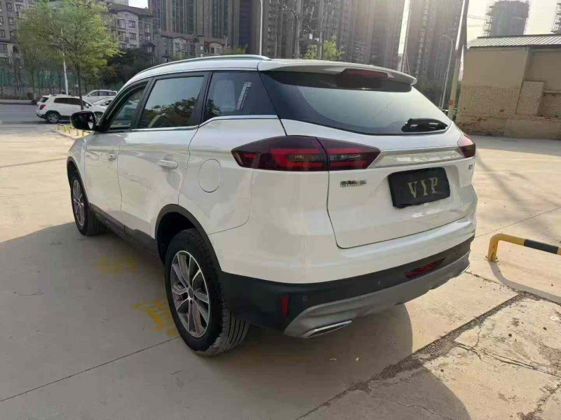 平顶山21年吉利博越9