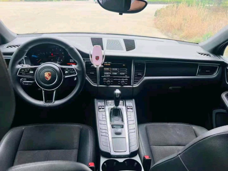 青岛15年保时捷Macan5
