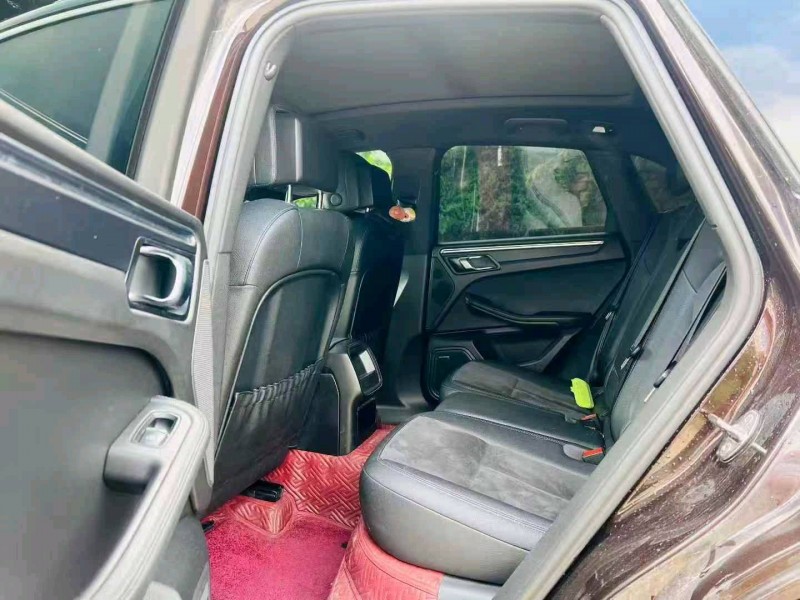 青岛15年保时捷Macan6