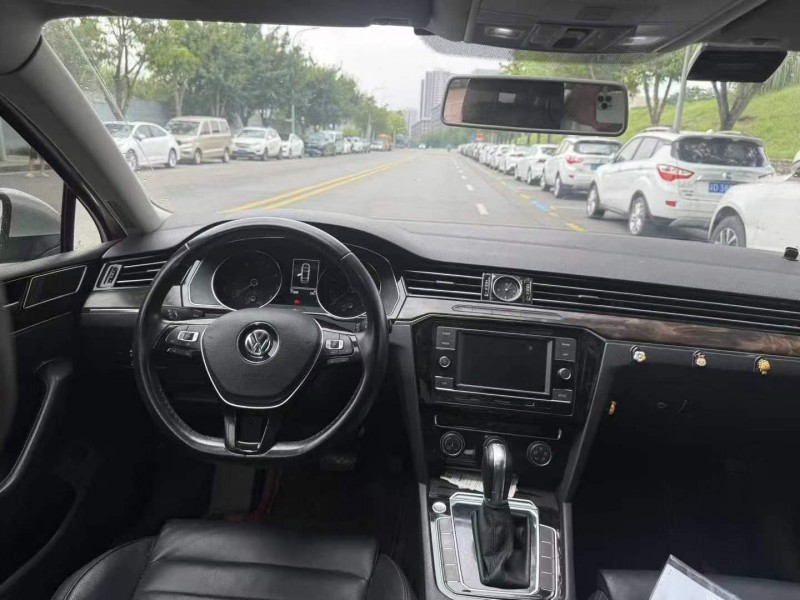 重庆20年大众迈腾6