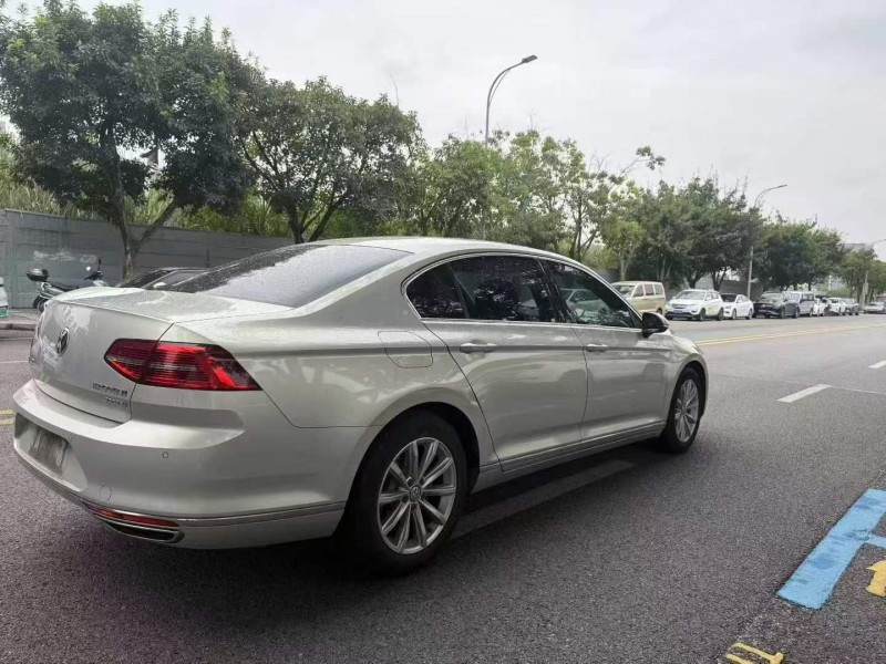 重庆20年大众迈腾8