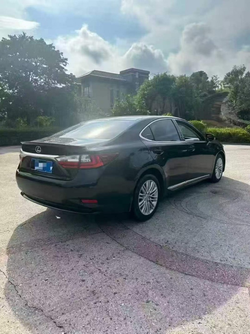 桂林16年雷克萨斯ES7