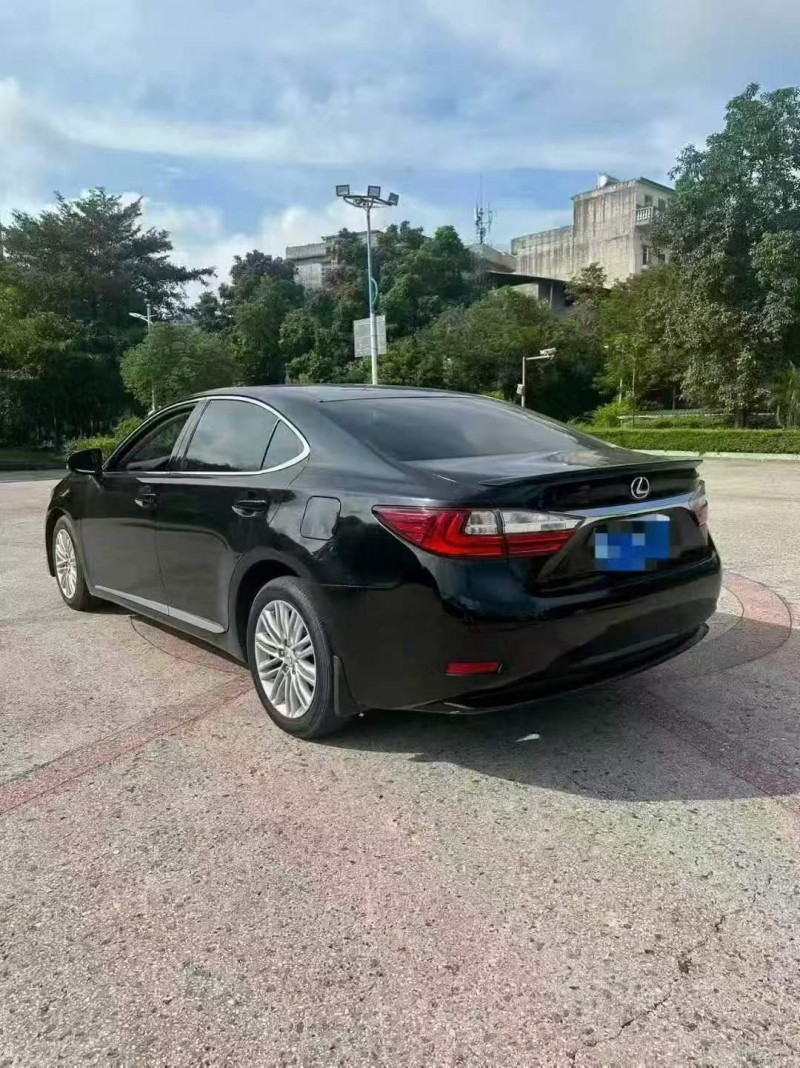 桂林16年雷克萨斯ES8