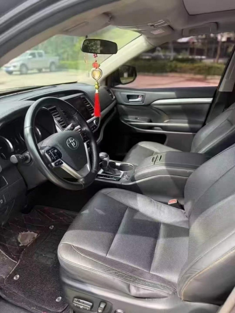 钦州16年丰田汉兰达5