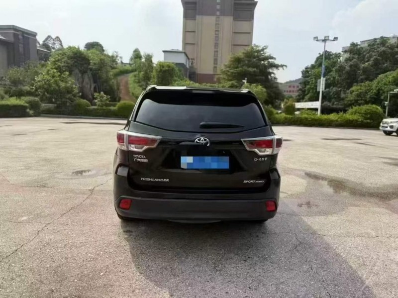 钦州16年丰田汉兰达9