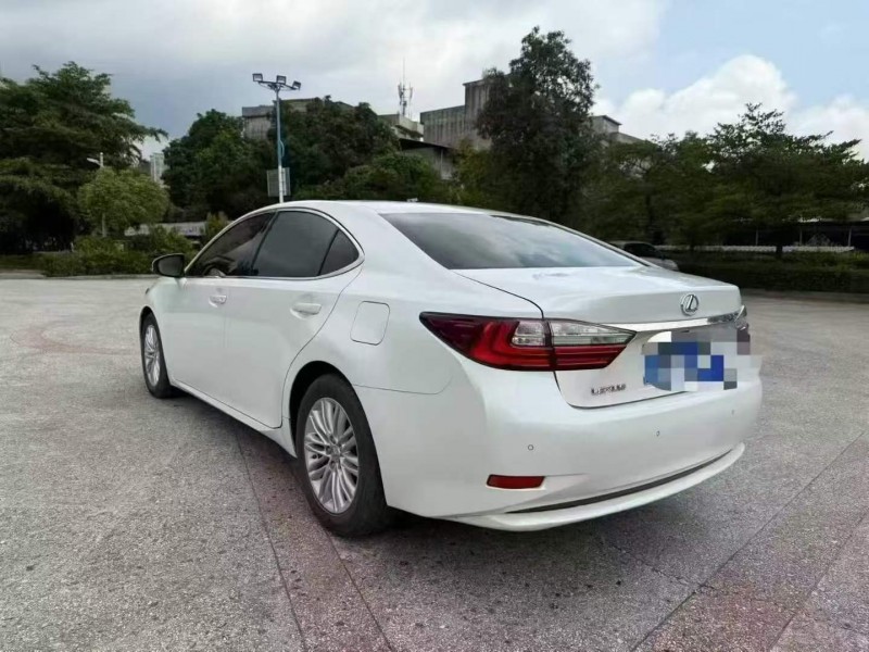 桂林18年雷克萨斯ES8