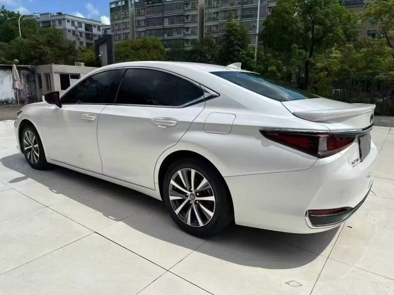 深圳20年雷克萨斯ES7