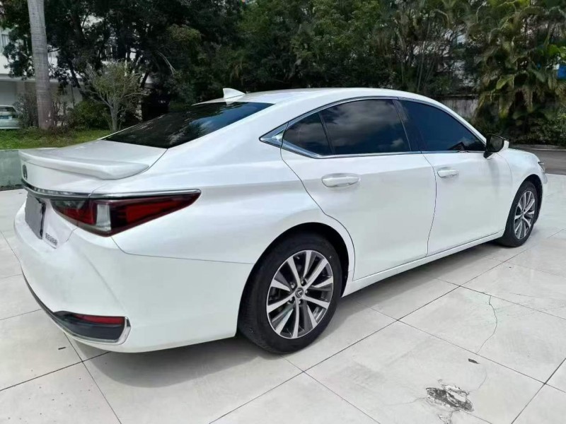 深圳20年雷克萨斯ES8