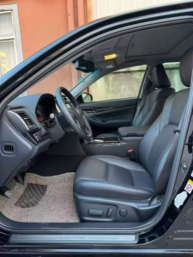 厦门17年丰田皇冠6