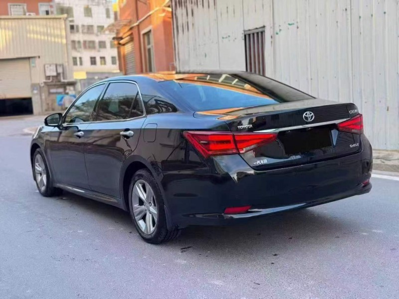 厦门17年丰田皇冠8