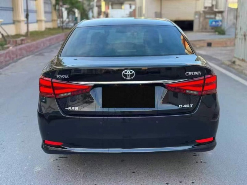 厦门17年丰田皇冠9