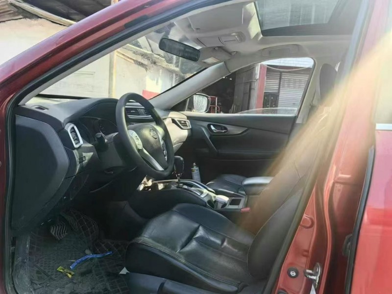 成都15年日产奇骏4