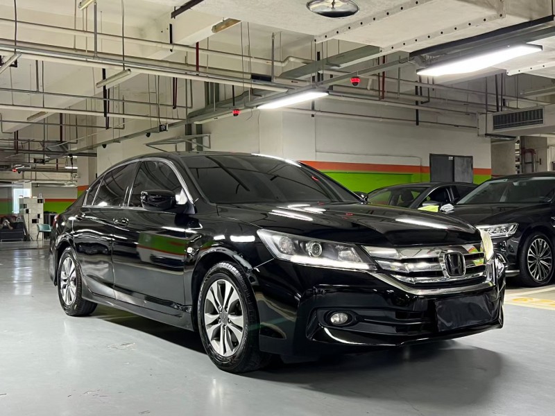 成都15年本田雅阁2