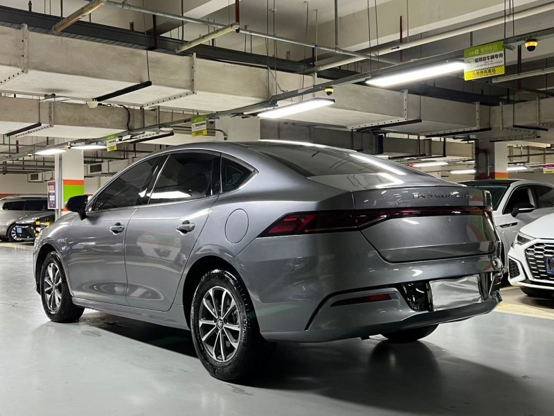 成都24年比亚迪秦8