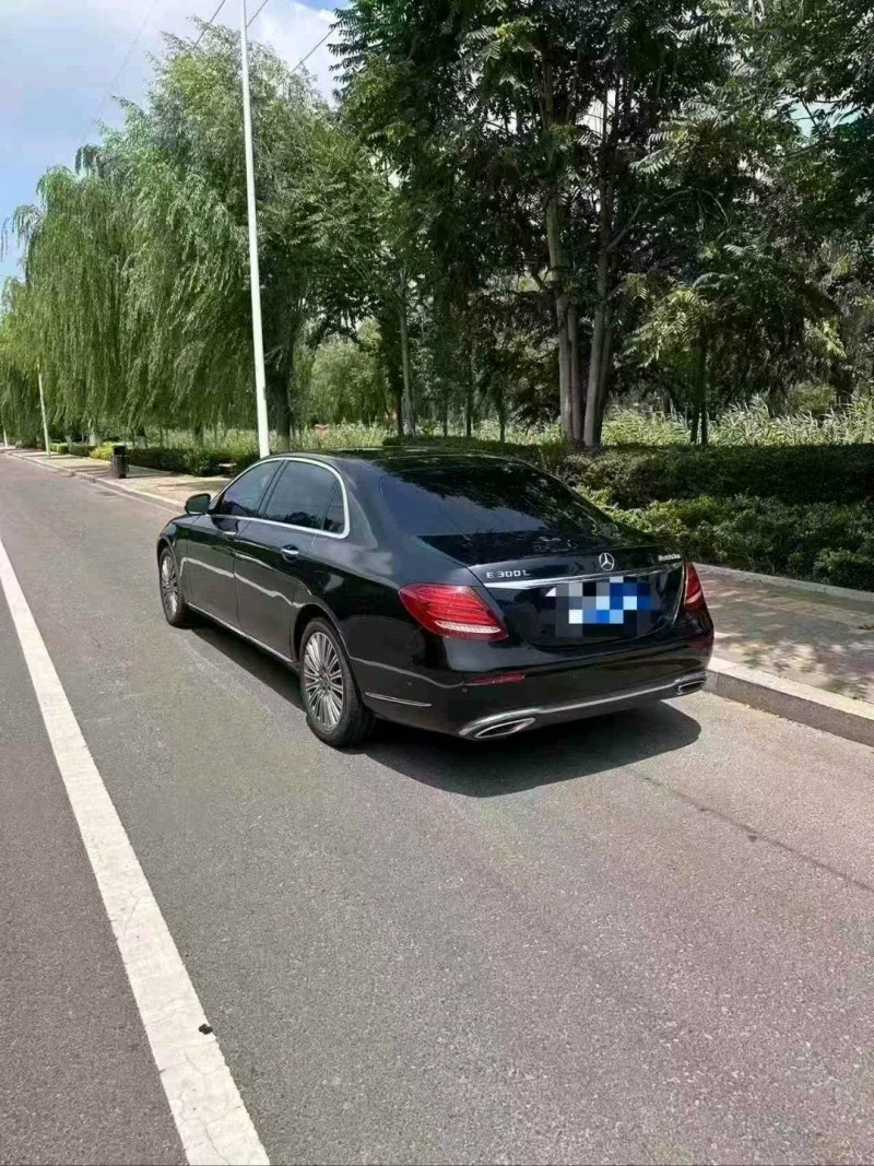 青岛20年奔驰E8