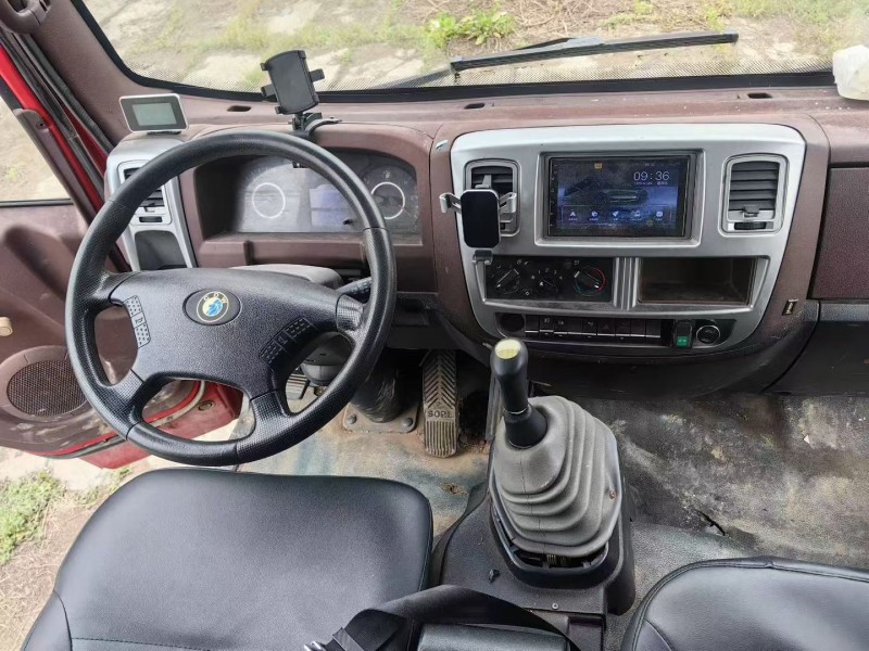 成都17年卡车系列重汽豪沃5