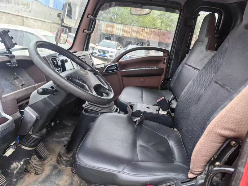 成都17年卡车系列重汽豪沃6