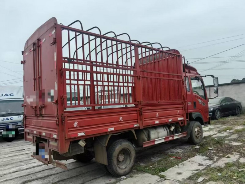 成都17年卡车系列重汽豪沃7