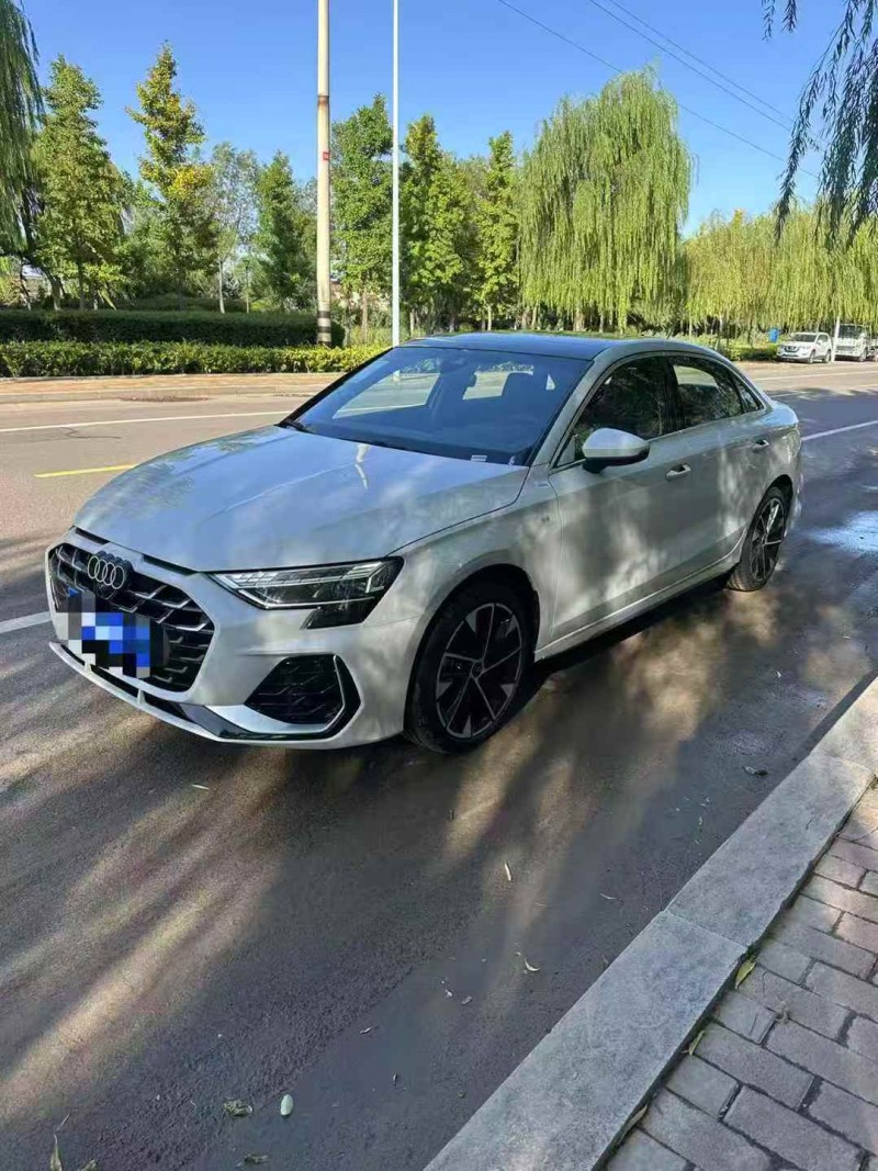 青岛25年奥迪A33