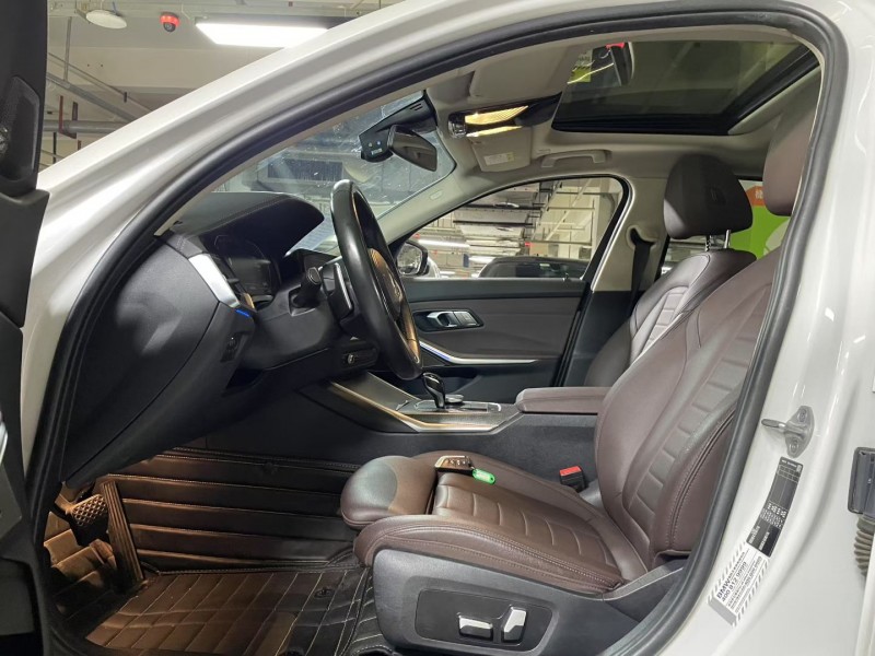 成都21年宝马3系5