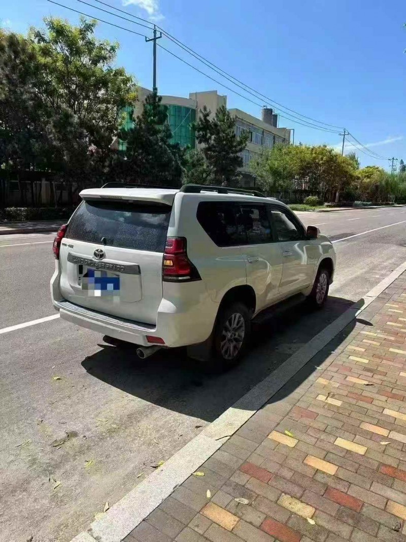 青岛20年丰田普拉多8