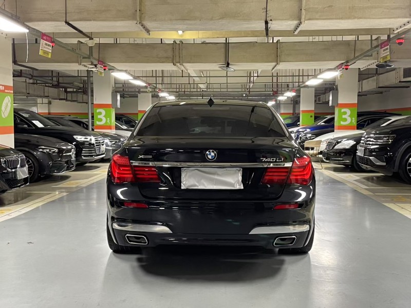 成都14年宝马7系8