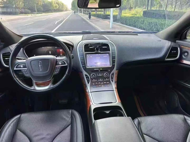 青岛19年林肯航海家4