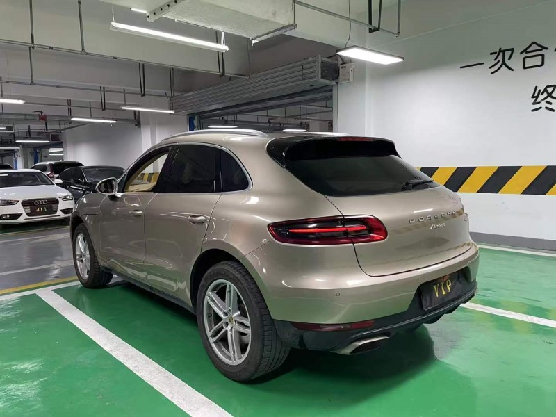 成都16年保时捷Macan9