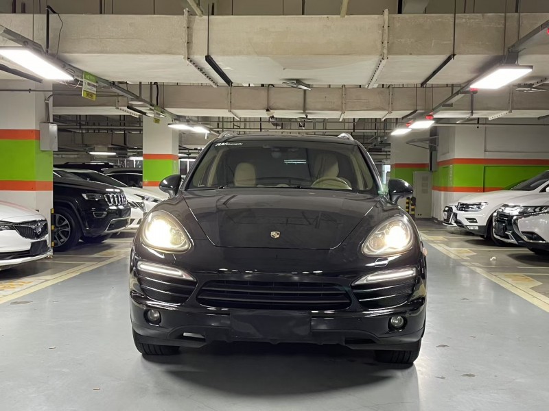 成都14年保时捷卡宴1