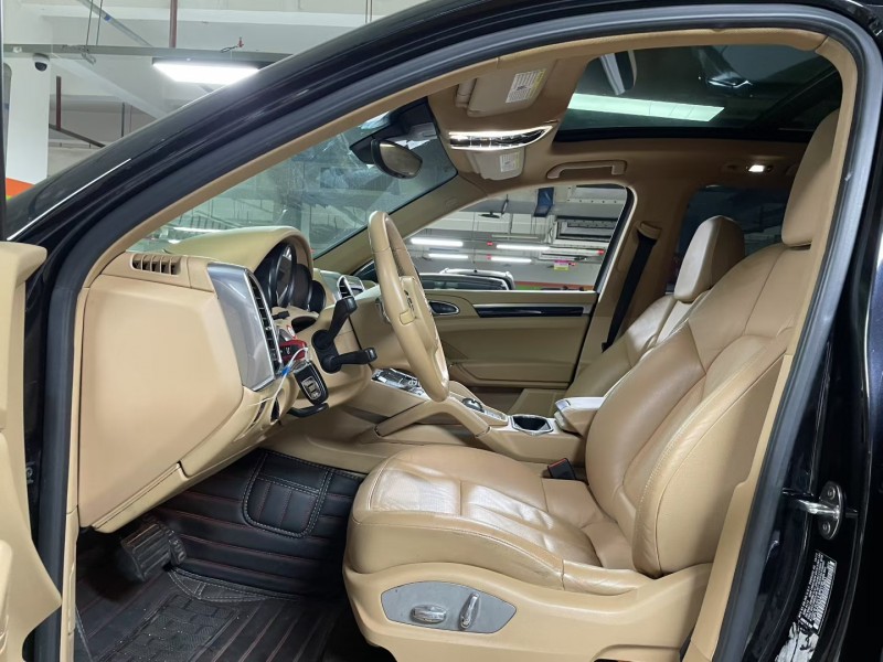 成都14年保时捷卡宴2