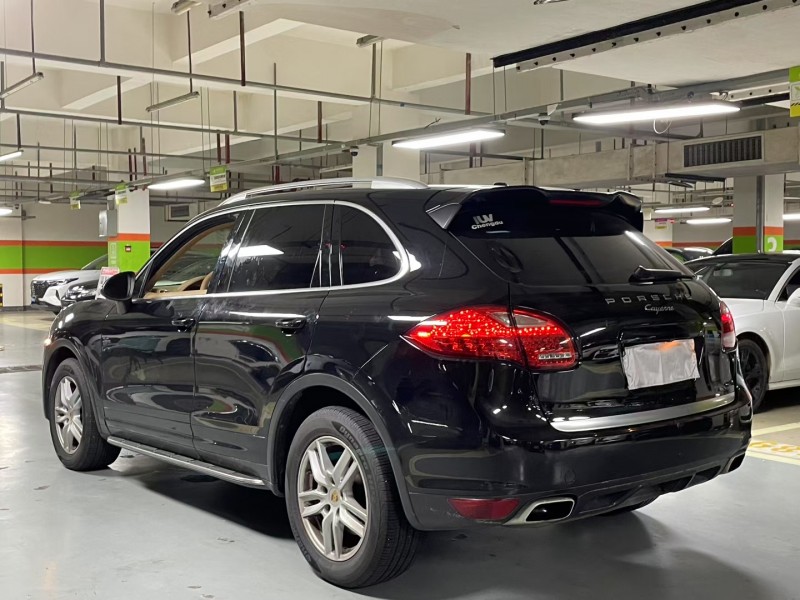 成都14年保时捷卡宴4