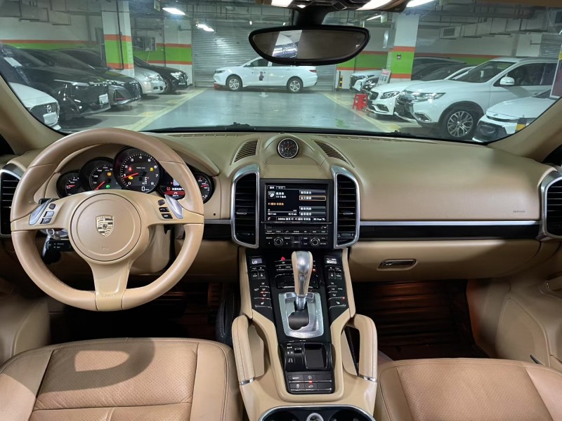 成都14年保时捷卡宴5