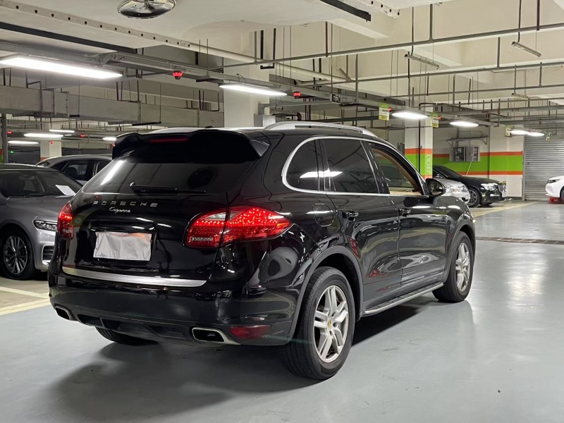 成都14年保时捷卡宴7