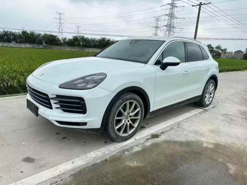 湖州19年保时捷卡宴3