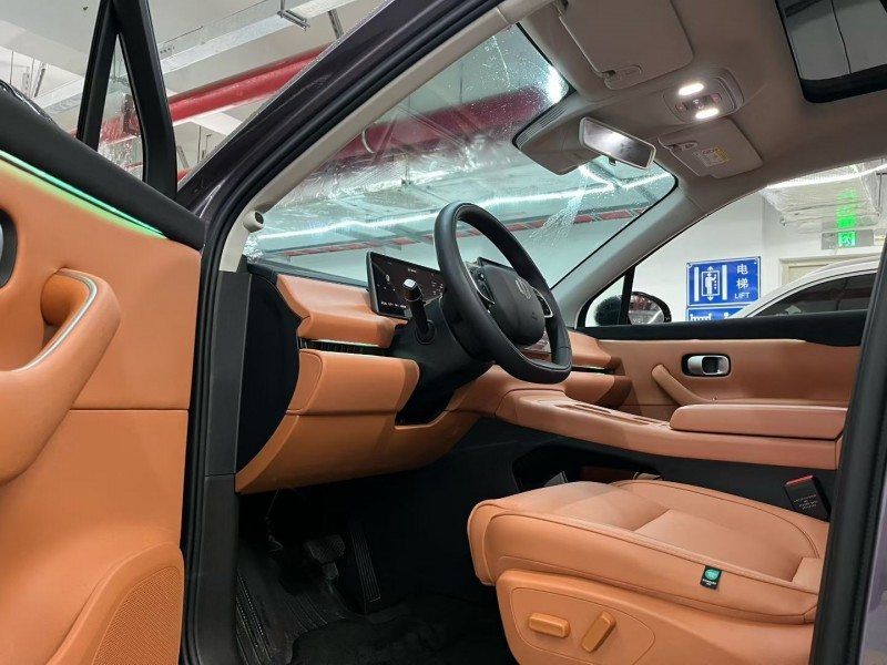 深圳25年零跑汽车C104