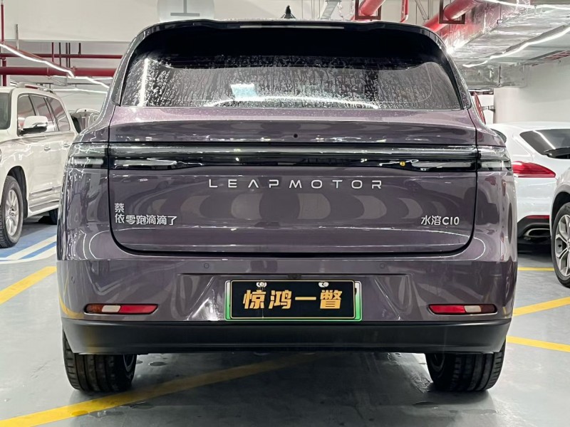 深圳25年零跑汽车C109