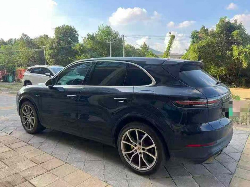 新余21年保时捷卡宴8