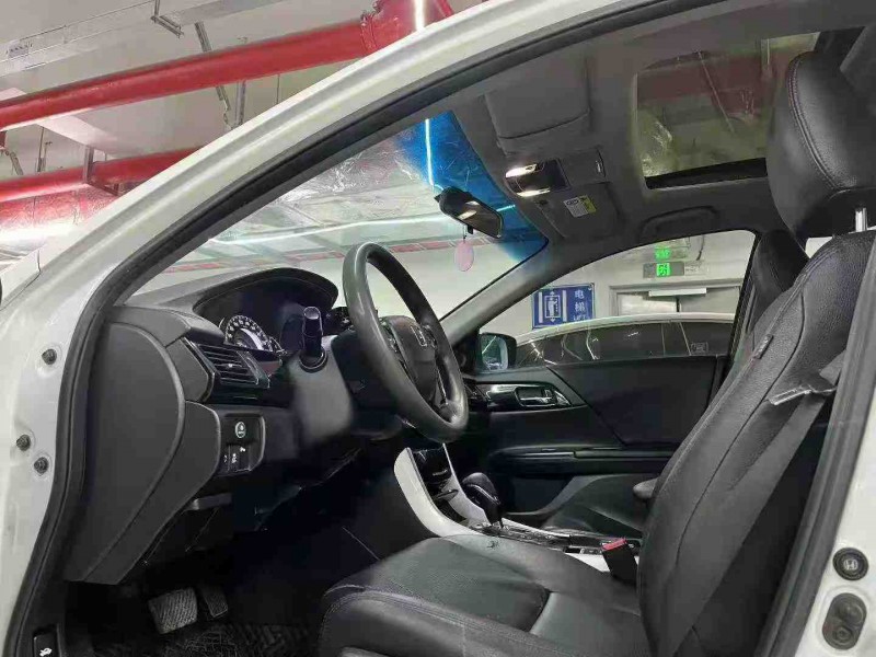 深圳17年本田雅阁3