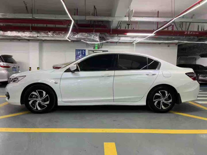 深圳17年本田雅阁7