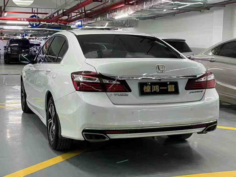 深圳17年本田雅阁8