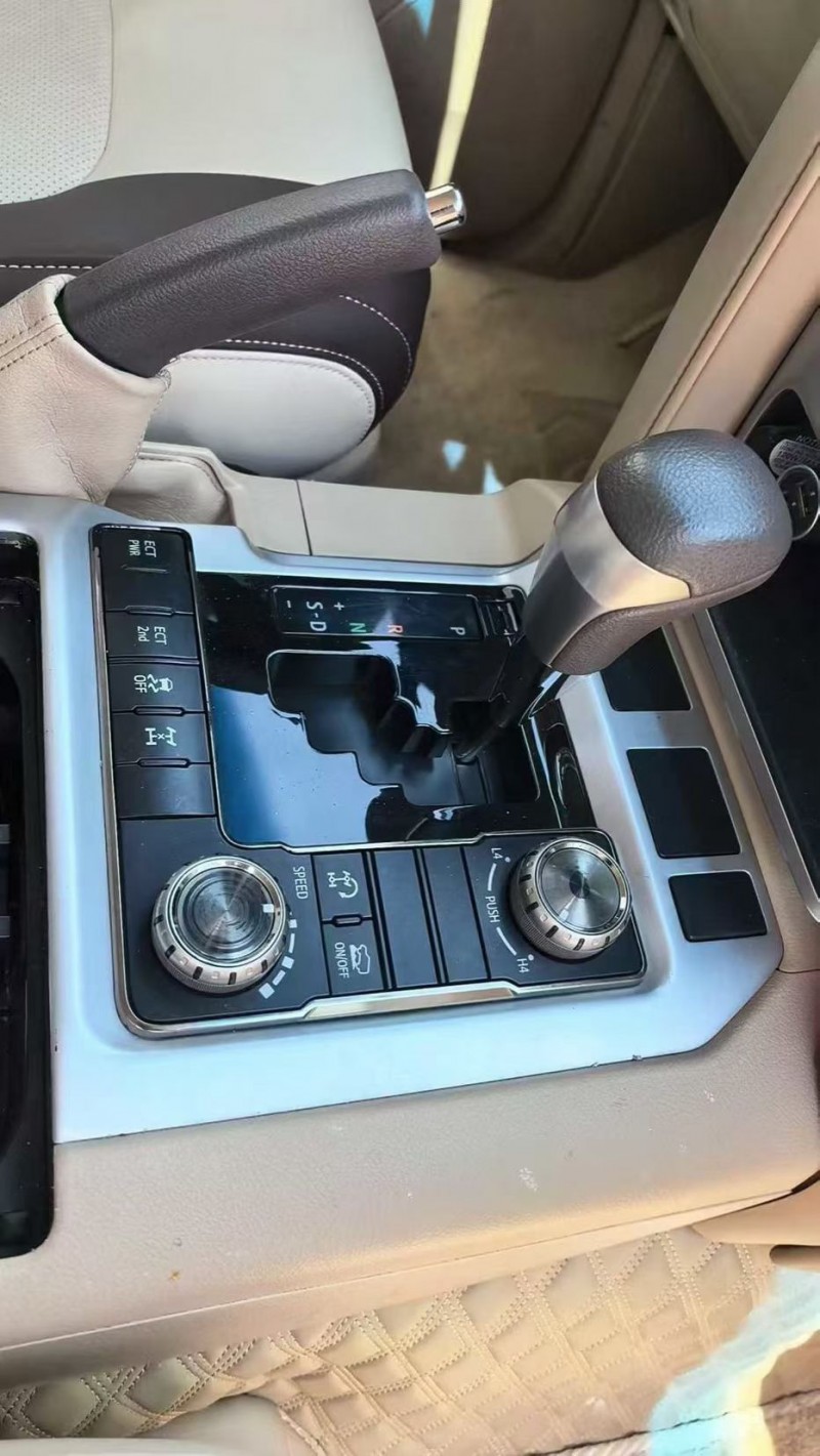 昆明19年丰田兰德酷路泽3